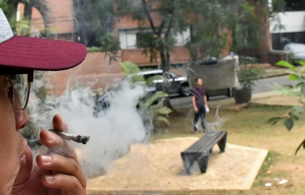 Consumo de drogas 2021 3 Consumo de drogas en un parque