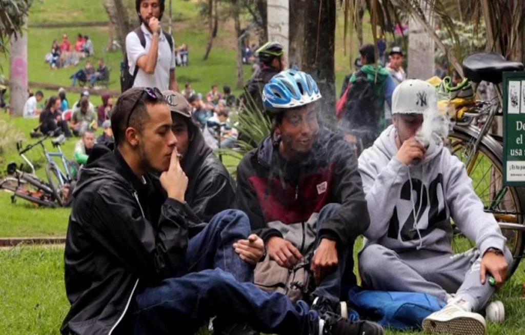 Consumo de drogas 2021 2 Consumo de drogas en vía pública